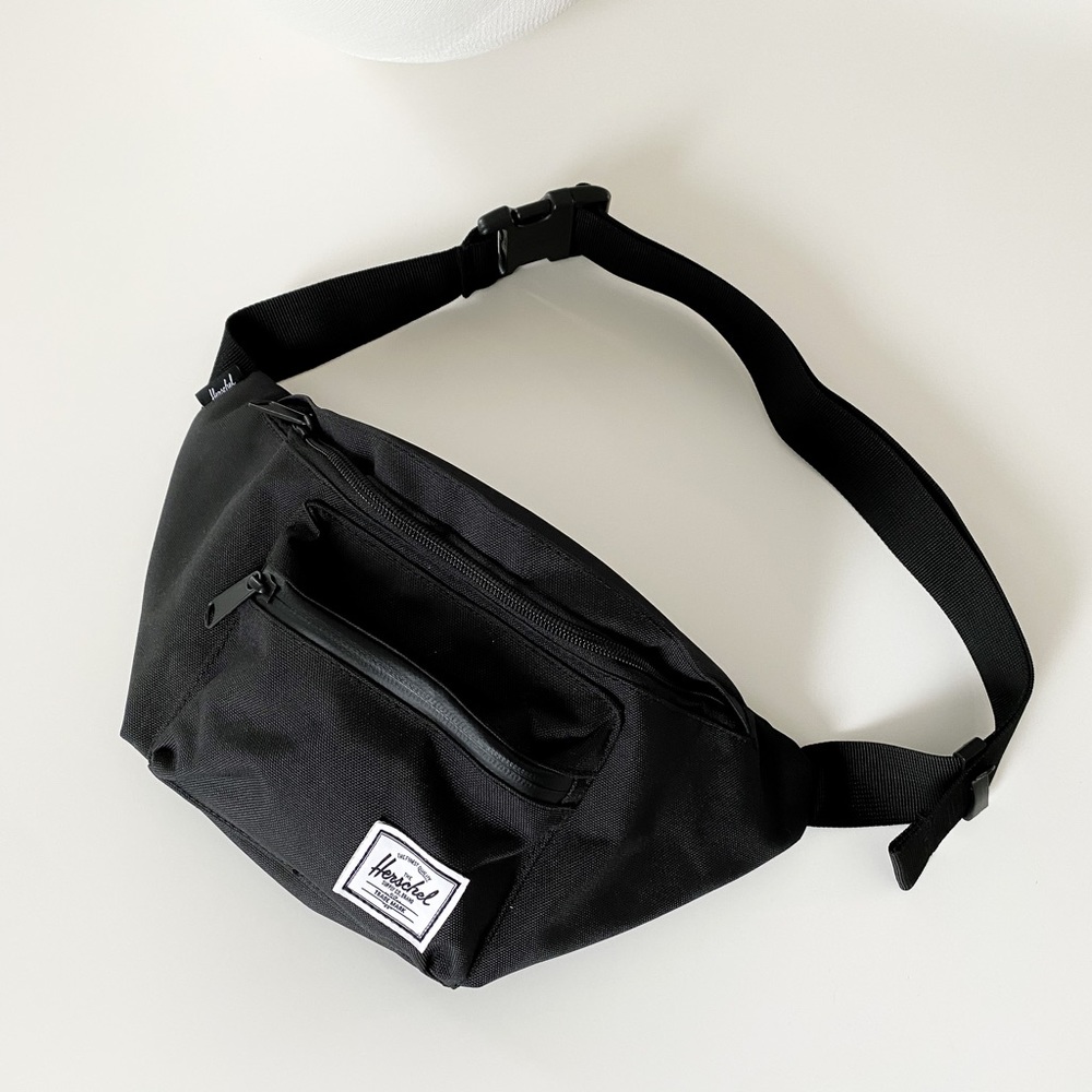 Herschel Supply Co. Seventeen Hip fanny Pack - Black Monochrome